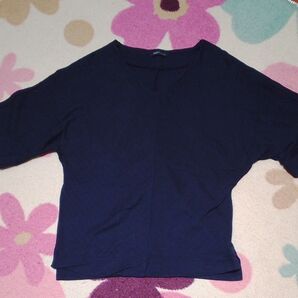 Vネックトップス ネイビー