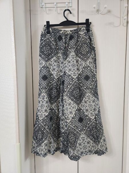 エニファム バンダナ柄ワイドパンツ
