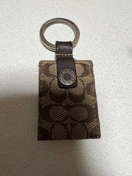 COACH キーホルダー ベージュ シグネチャ厶 キーリング バッグチャーム
