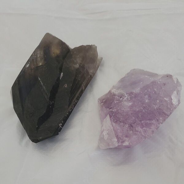 クリスタル/2個セット/まとめ売り/黒と紫/天然水晶/水晶/原石/クリスタルロック/お買い得