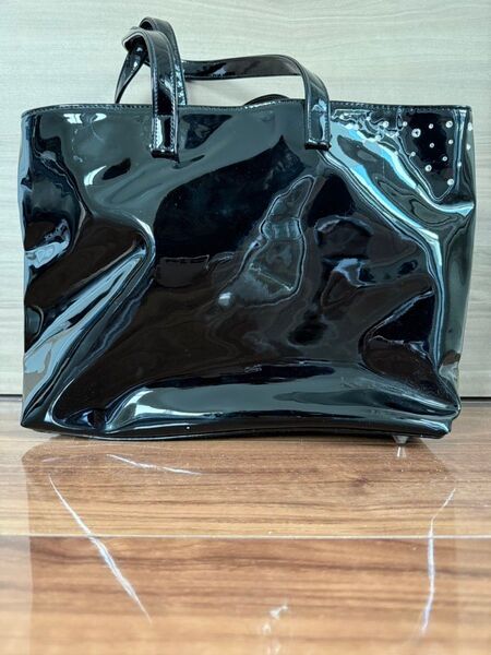 エナメル トートバッグ 黒 ブラック 鋲 スタッズ