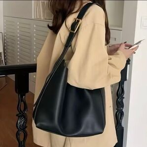 【新品】ショルダーバッグ 大容量 ブラック シンプル 通勤 通学