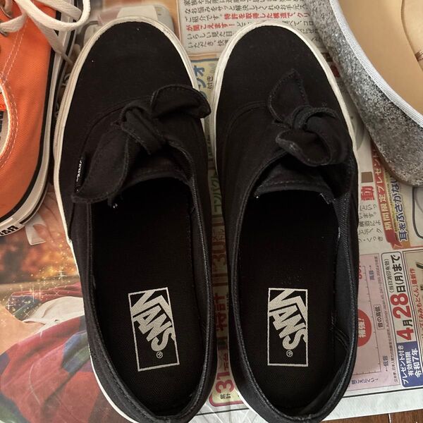 VANS スニーカー 黒 リボン結び