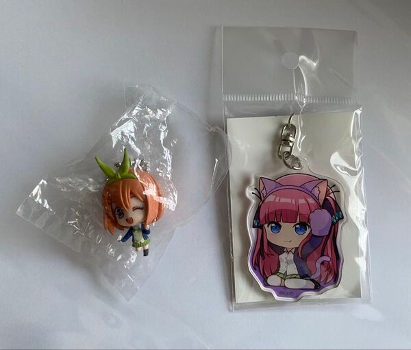 五等分の花嫁 二乃アクリルキーホルダー&四葉カプセルキーホルダー セット