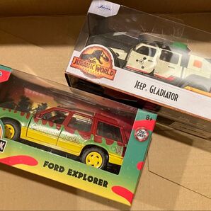 2台セット新品未開封 JADATOYS ジュラシックパークカー 1993 フォード エクスプローラー グラディエーター 1/32