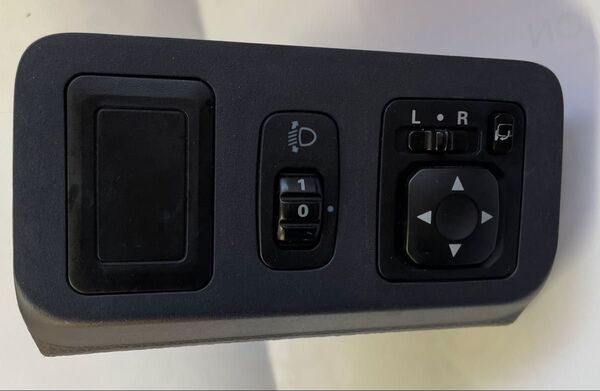 eKワゴン H82W 22年式 ドアミラーリモコン&レベライザースイッチ