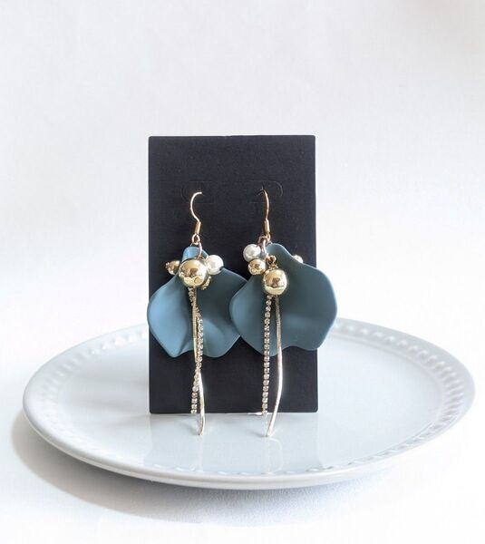 【No.4003】ハンドメイドイヤリングorピアス くすみ花びら