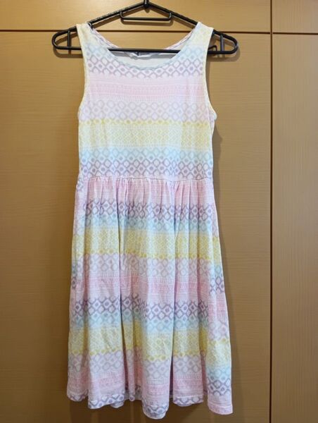 140 H&M ノースリーブワンピース レインボー グラデーション
