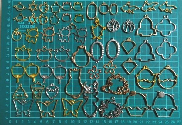 レジン空枠、チャーム