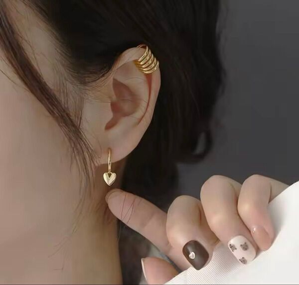 ピアス 揺れるハート ゴールド フープピアス