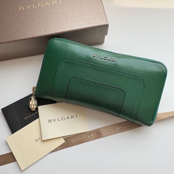 【美品】 BVLGARI ブルガリ セルペンティの ラウンドファスナー 長財布