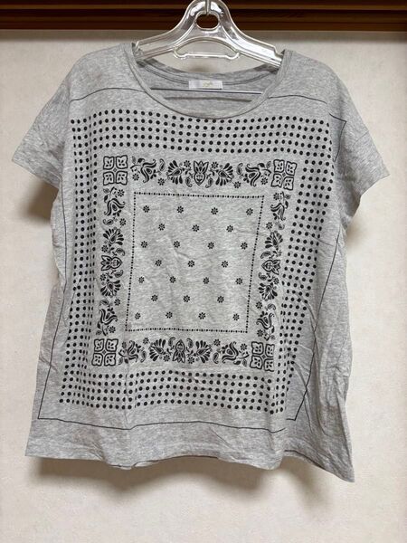 バンダナ柄Tシャツ