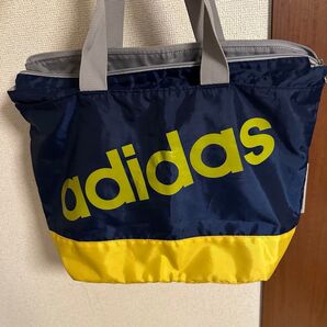 adidasチャック付きナイロントートバッグ