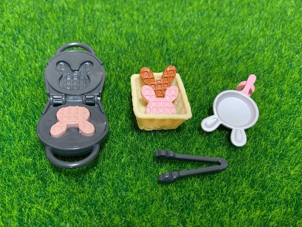 シルバニアファミリー 森の焼きたてパン屋さん ワッフルセット うさぎのフライパン ガチャガチャ