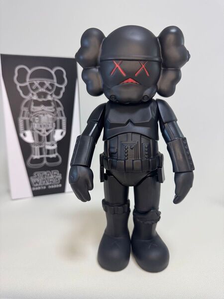 KAWS フィギュア カウズ