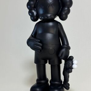 KAWS black フィギュア