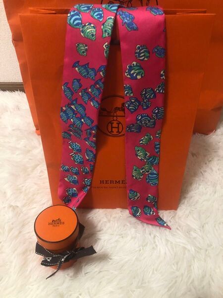 美品 HERMES/エルメス ツイリースカーフ シルク100%