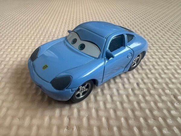 全新 未使用 絶版カーズ ミニカー「カーズ 」サリー 合金製 車