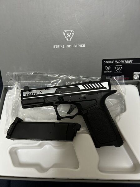 EMG Strike Industries ARK-17(GLOCKグロック) BK/SV 2トーンモデル②