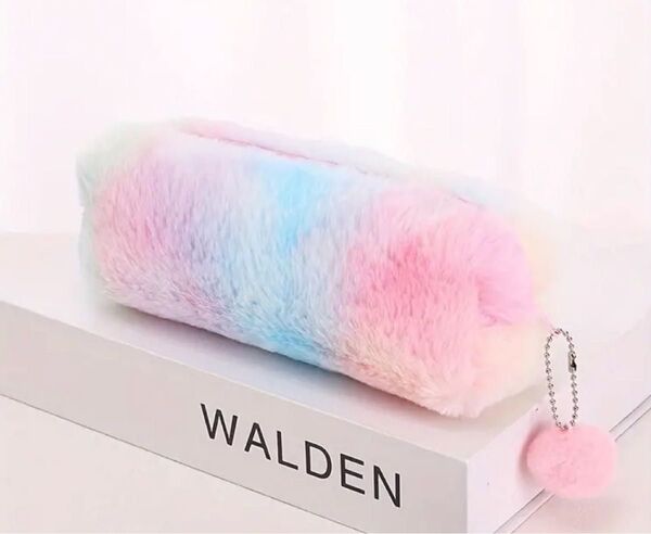 レインボーカラーのふわふわペンケース 新品 虹色 メガネケース 小物入れ