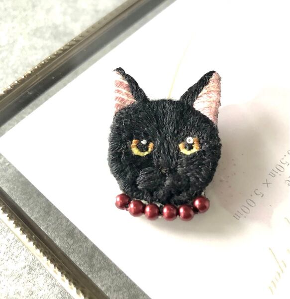 黒猫 刺繍 ブローチ 首輪 アメリカンチェリー