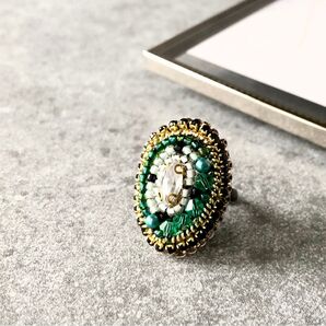 大人可愛い*キウイのビーズ刺繍リング(フリーサイズ/13号)夏アクセサリー 手作り