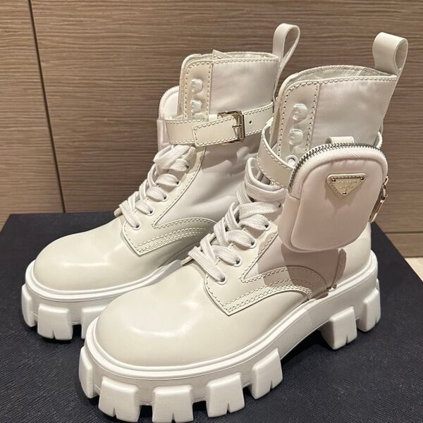 【希少】新品 PRADA プラダ モノリス 白 ブーツ