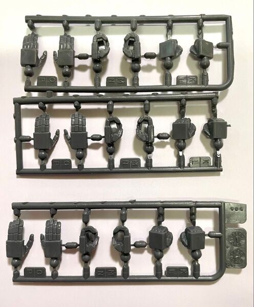 ガンプラなど 便利に使えるハイディティールHG1/144 ポリハンド ×3枚(グレー、平手・握手・掴手)