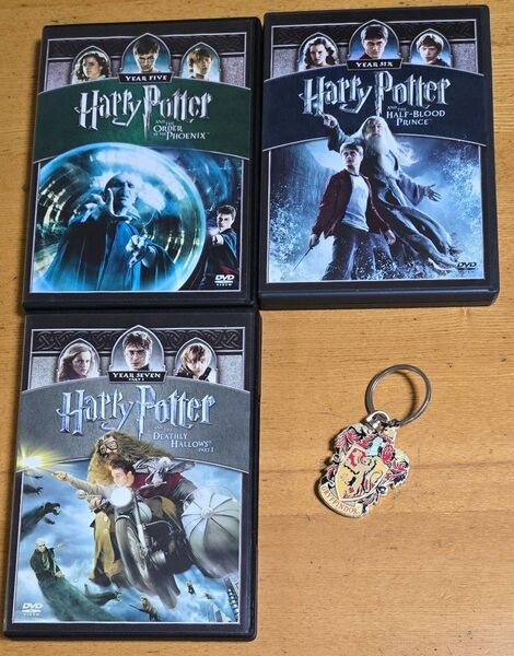 ハリーポッター DVD3枚&グリフィンドールキーホルダーセット