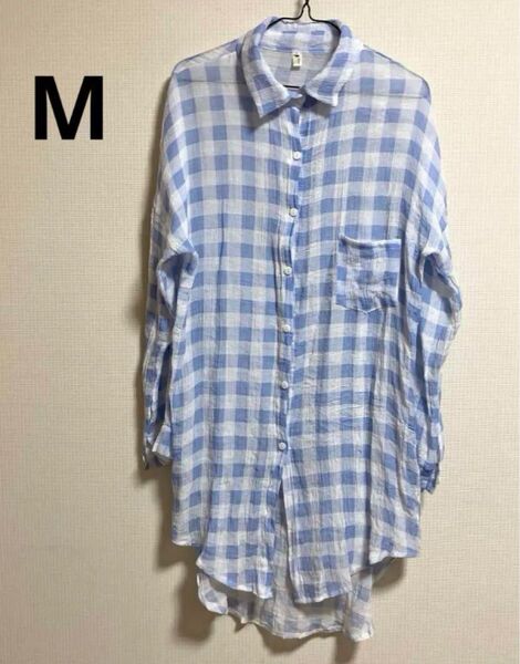 青と白のチェック柄ロングシャツ