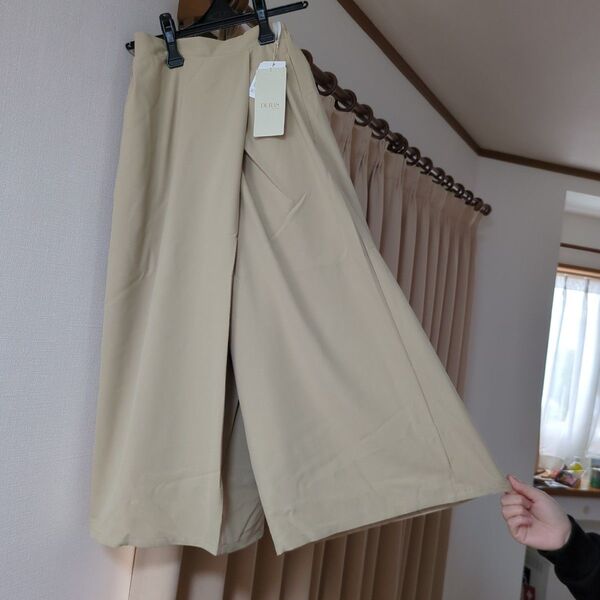 DURAS ラップ風ワイドパンツ ベージュ フリーサイズ 新品未使用