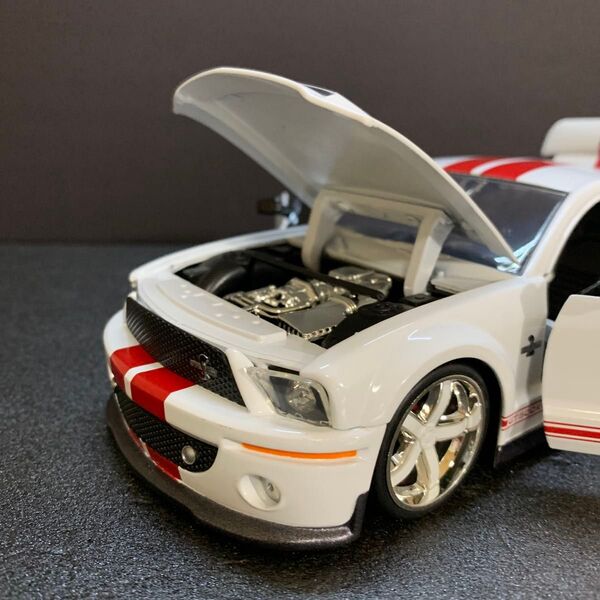 589 美品 フォード マスタング GT500KR 1/24スケール ダイキャストミニカー ドア、ボンネット、トランク開閉