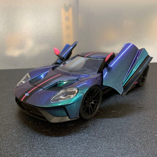 543 美品 フォードGT 1/24スケール ダイキャストミニカー