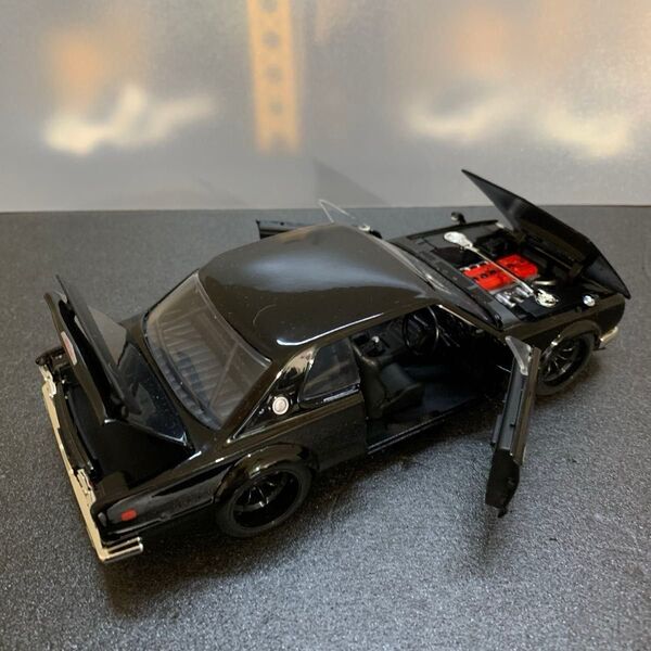 585 美品 スカイライン 2000 GTR 1/24スケール ダイキャストミニカー ドア/ボンネット/トランク開閉