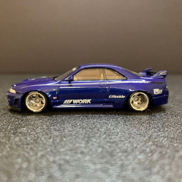 812 美品 スカイライン GT-R R33 1/64スケール ダイキャストミニカー