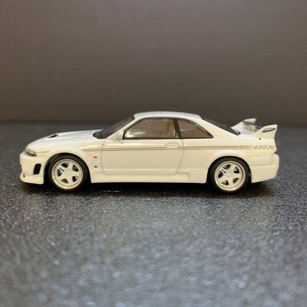 42 美品 ニスモ 400R 1/64スケール ダイキャストミニカー ボンネット/トランク開閉