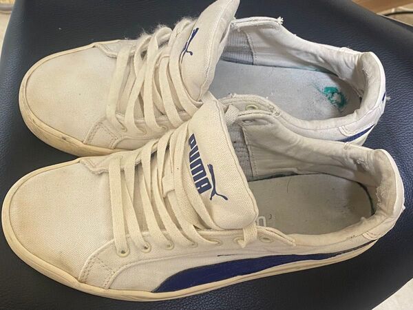 PUMAスニーカー