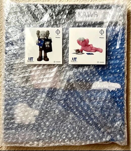 カウズ アートブック ステッカー2種付き ユニクロ