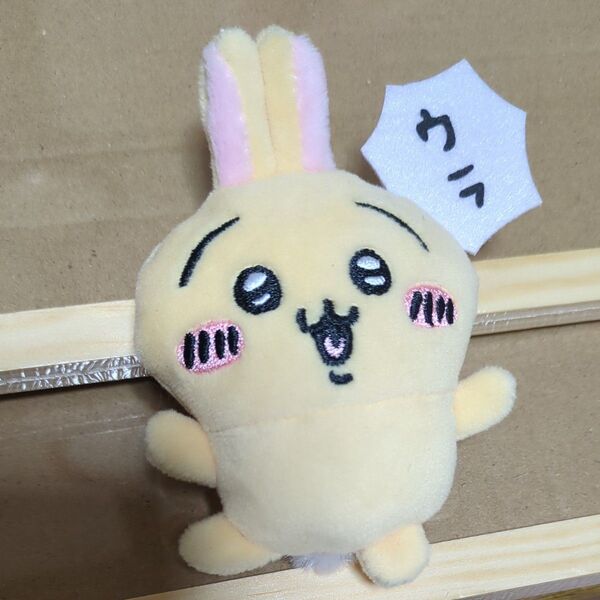 ちいかわらんど 販促なかよしぬいぐるみバッジ うさぎ