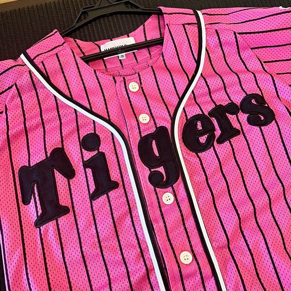 阪神タイガース ピンクユニフォーム