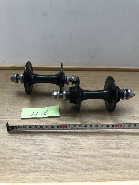 ☆至宝館 H16 未使用に近い中古品 競輪 グランコンペ ピスト用 穴数32H フロントとリア120ミリ ハブの前後セット ブラック ☆送料込み