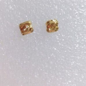 ヴィンテージボタン シャネル ミニピアス ゴールド