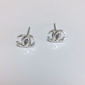 ヴィンテージボタン シャネル シルバーミニピアス