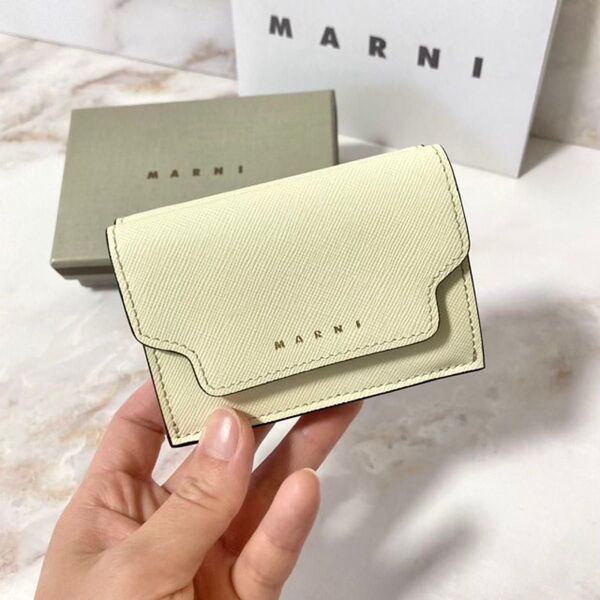 マルニ 折り財布 三つ折り バイカラー モダン ミニ財布 シンプル ホワイト MARNI コンパクト