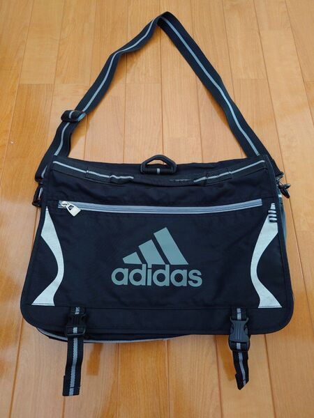 adidas ナイロンバッグ ショルダー&リュック