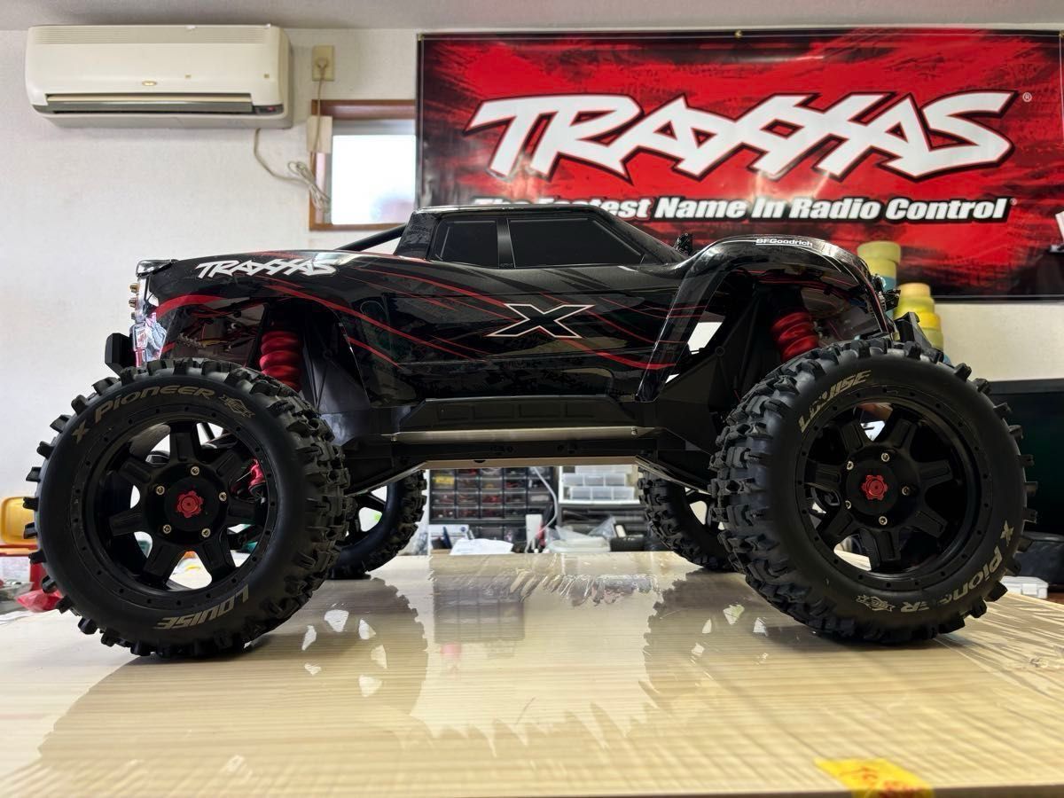 1/8スケール ラジオコントロール 25エンジン モンスタートラック 1/8スケール ラジオコントロール 25エンジン モンスタートラック