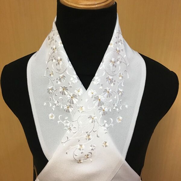 礼装用 刺繍半衿 オーナメント模様に桜と菊の花柄 金糸入り 6-W 残り僅か