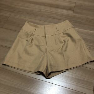 新品未使用　ベージュ　ショートパンツ M