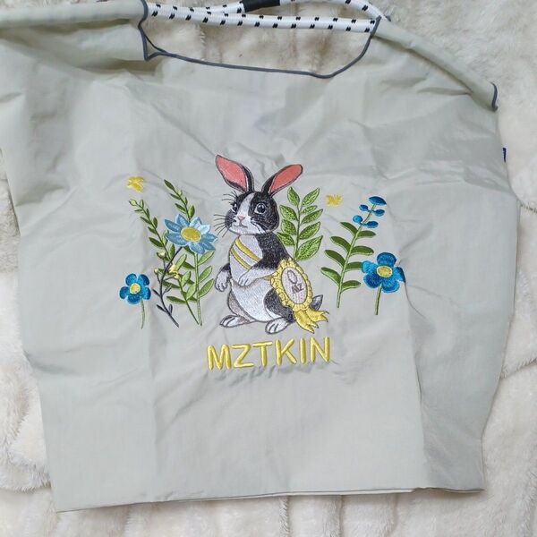 お値下げしました。 刺繍 可愛い うさぎ トートバック