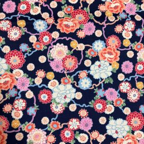 和柄 花柄 紺地 109×73 生地ハギレ